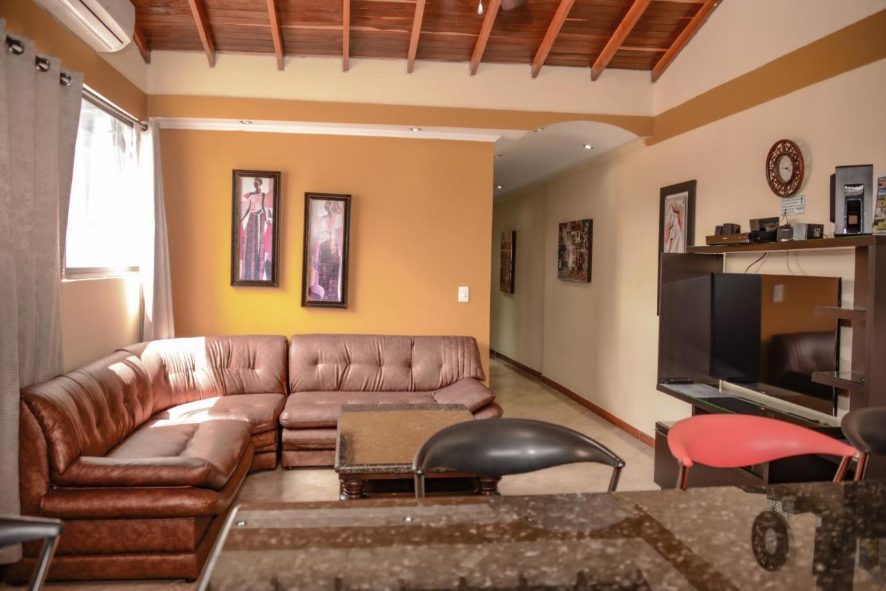 Calle 8 Suites Medellín Eksteriør bilde