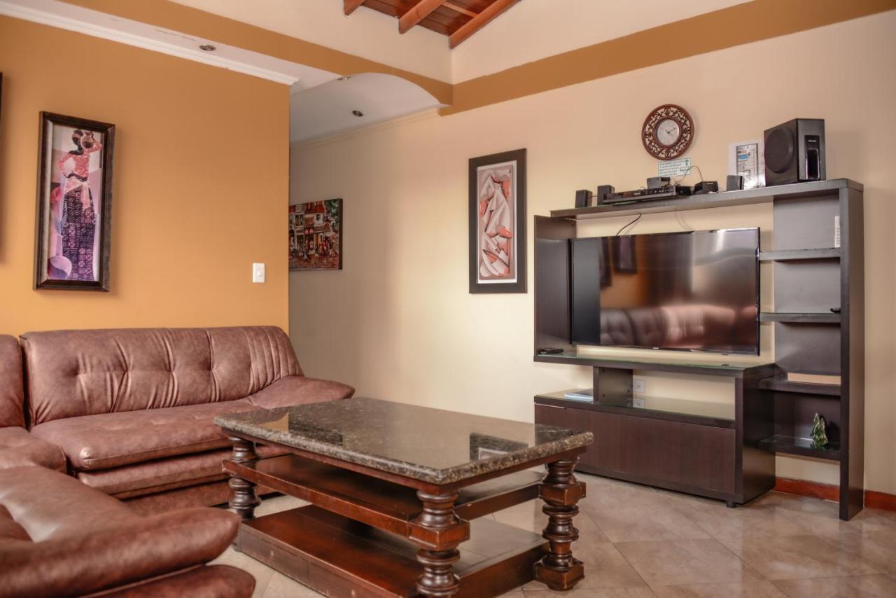 Calle 8 Suites Medellín Eksteriør bilde