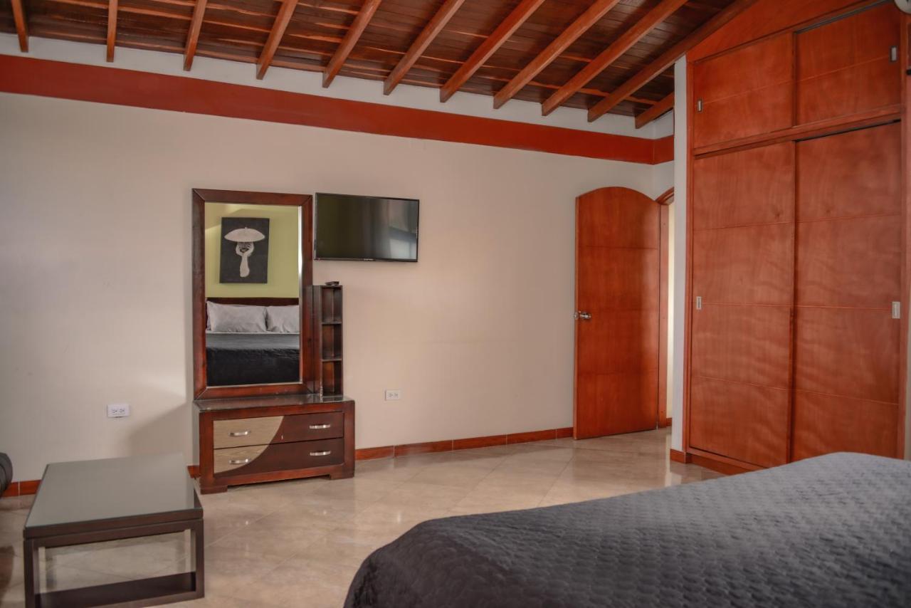 Calle 8 Suites Medellín Eksteriør bilde