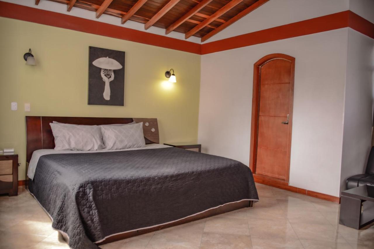 Calle 8 Suites Medellín Eksteriør bilde